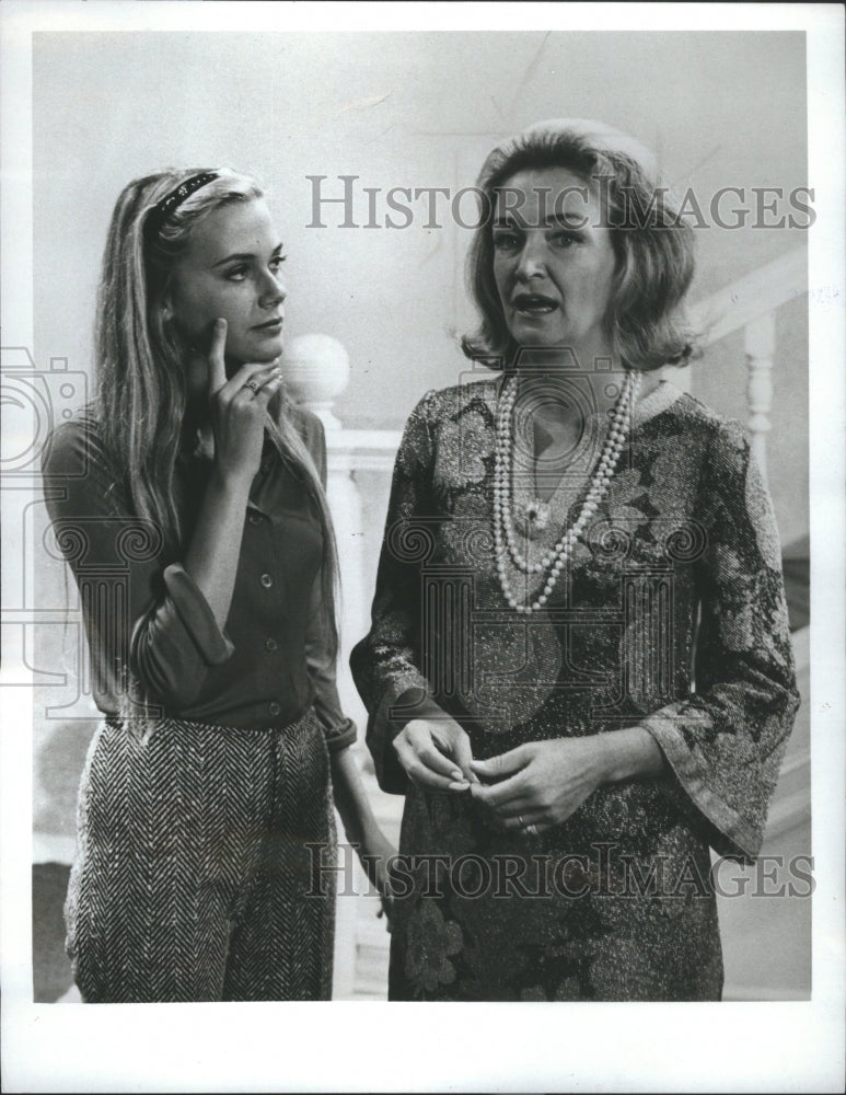 1969 Press Photo Peggy Lipton and Nina Foch &quot;The Mod Sq