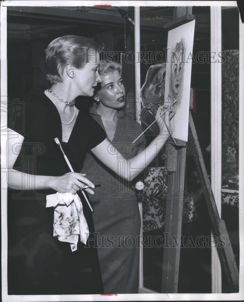 1955 Press Photo Nina Foch painting