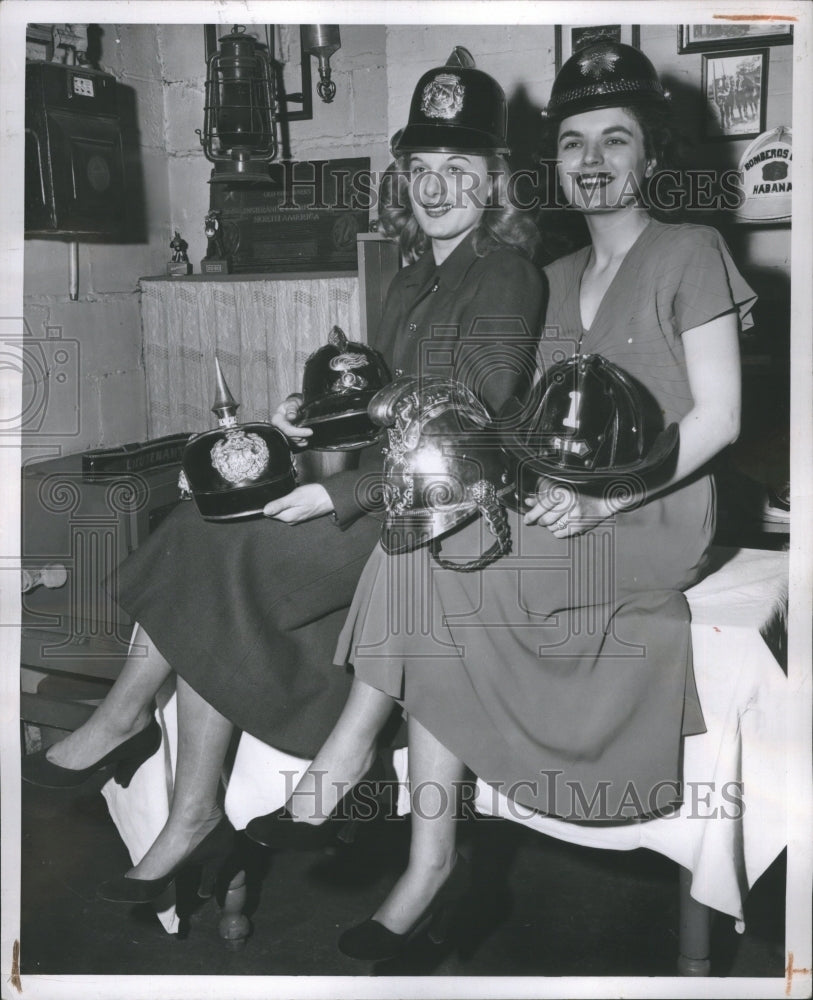 1950 Press Photo Nancy McMahon Philomena Cashier Shield