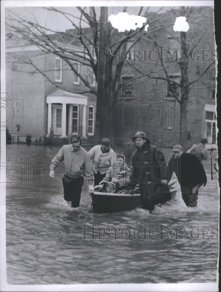 1956 Press Photo Floods Water Roads Boats