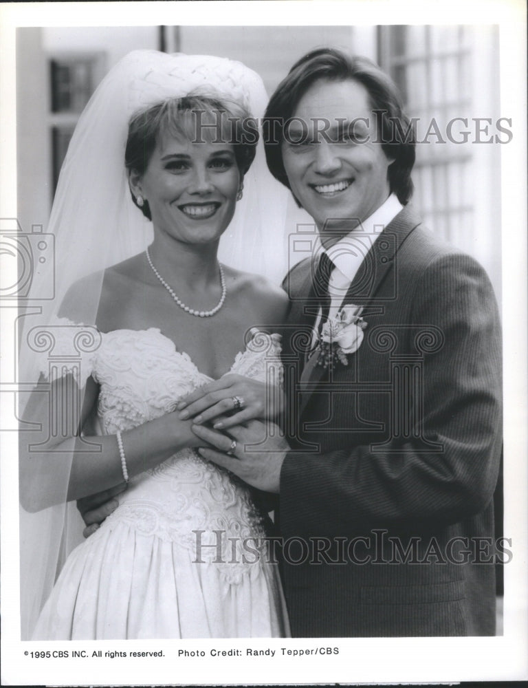 2001 Press Photo A Walton Wedding (TV Show)