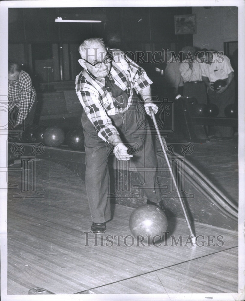 1985 Press Photo Bowling Ball Target Surface Flat Pin