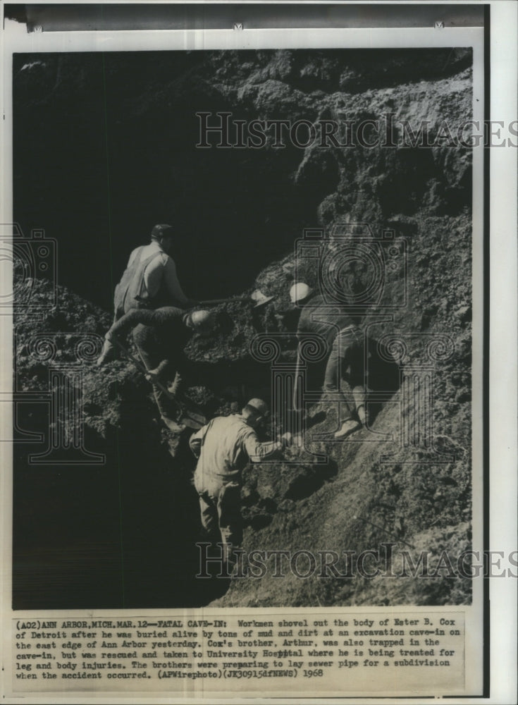 1968 Press Photo Cave in perils rescuers.