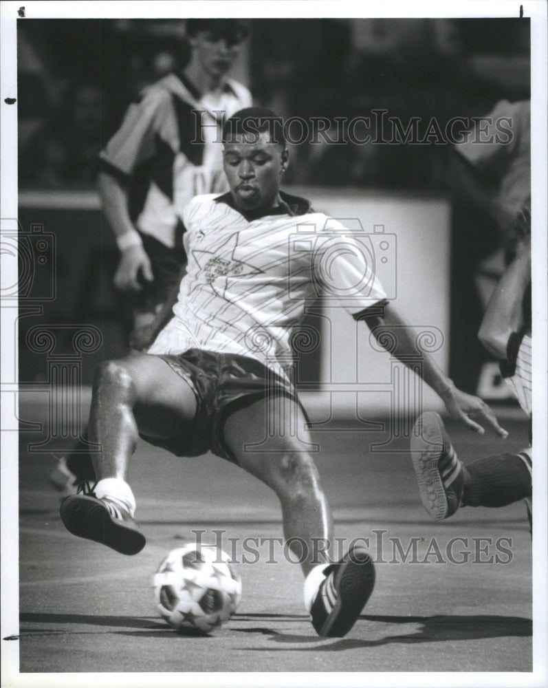 1990 Press Photo Franklin McIntosh Control Ball AISA