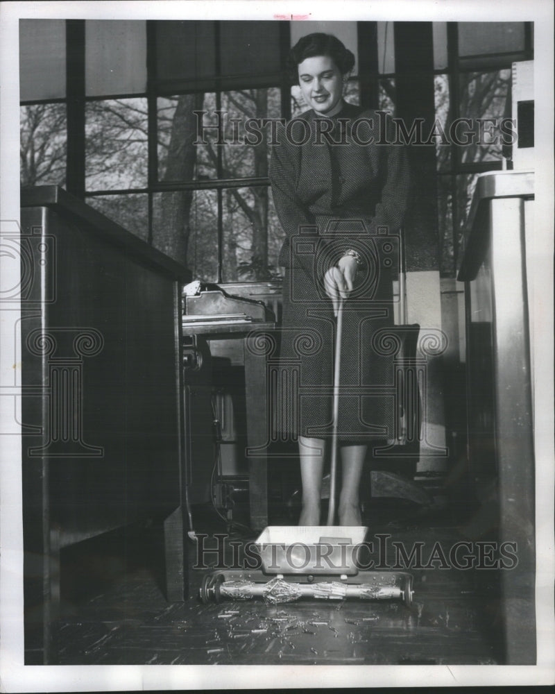 1955 Press Photo Magnet Ferromagnetic Notable Iron