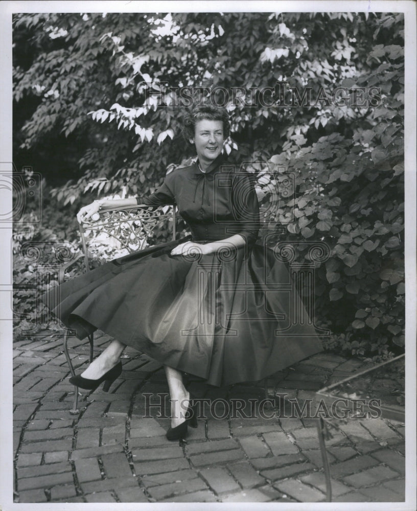 1954 Press Photo Mrs James McMillan