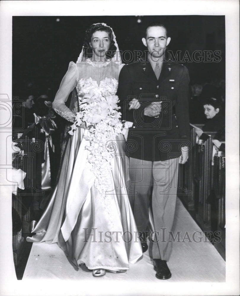 1943 Press Photo Lt Paul Mckenney and wife