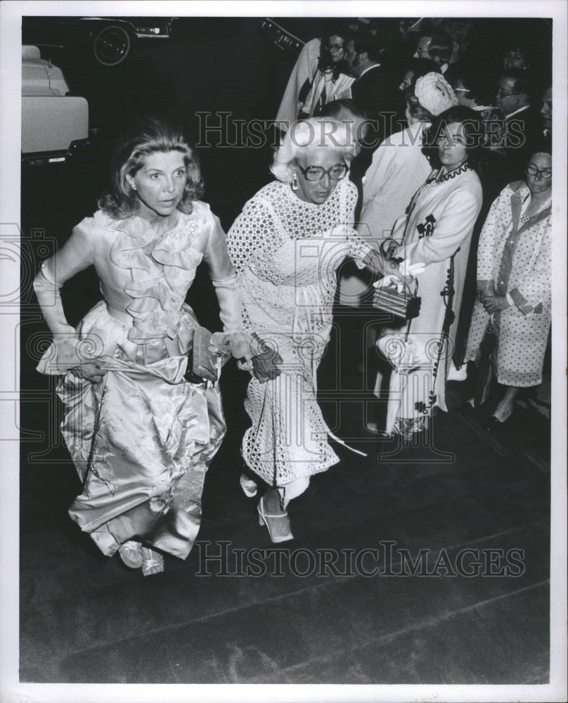 1973 Press Photo Mrs Paul Mckenny and companion