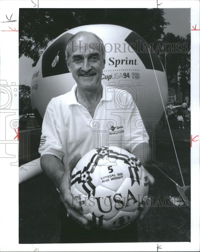 1993 Press Photo Cliff McGarth soccer