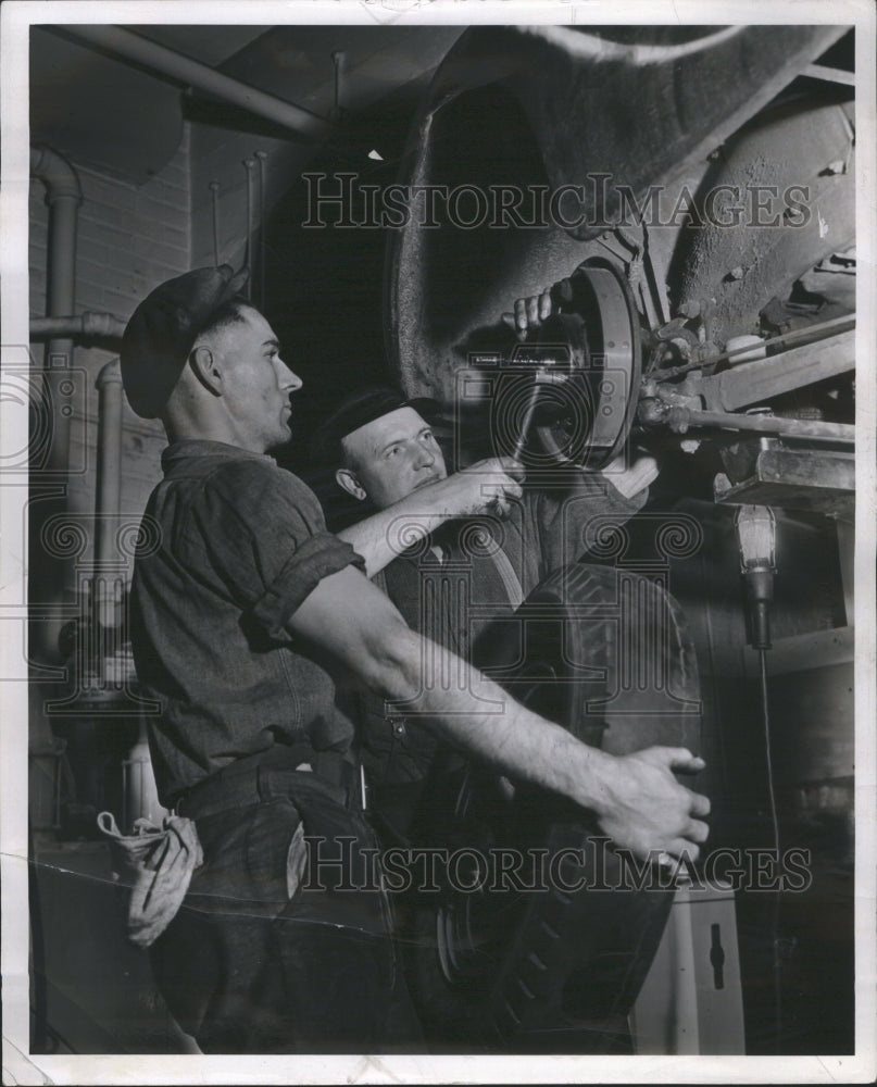 1940 Press Photo Drivers Mechanics Class