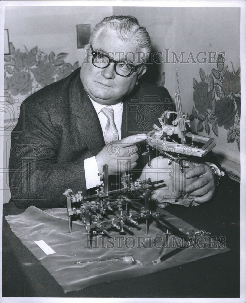 1957 Press Photo Dr. Henry.T.Wricis