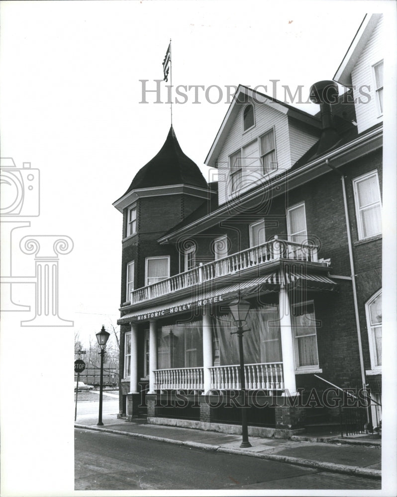 1983 Press Photo Mich Cities Historic Holly Hotels