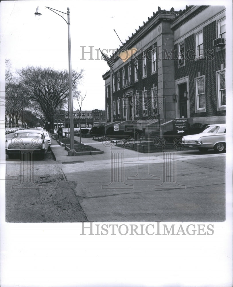 1964 Press Photo Woodward fore ground