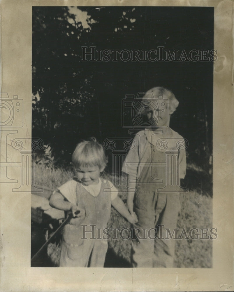 1935 Press Photo Sisters Virginia And Kathleen Wooden