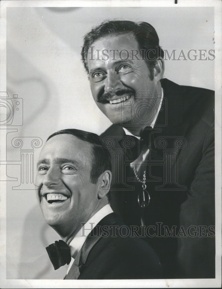 1972 Press Photo Dick Martin And Dan Rowan In Laugh-In