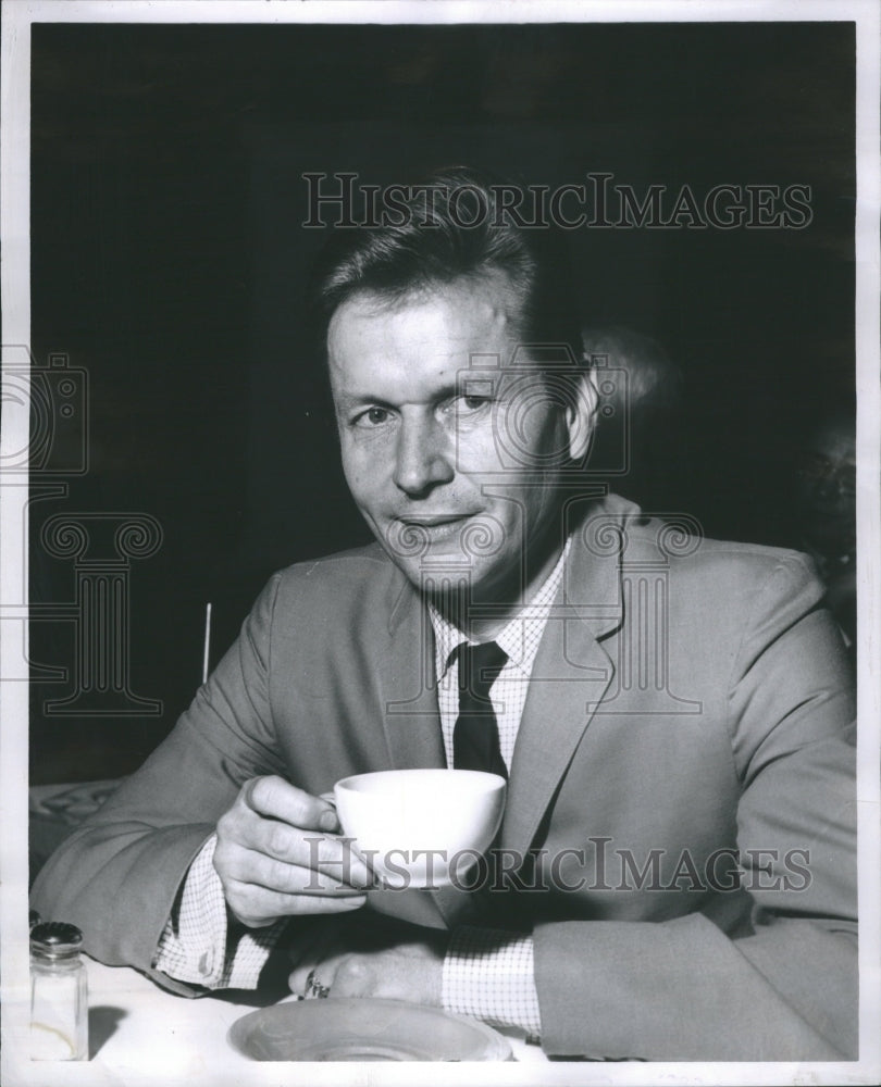 1961 Press Photo Tenor and Actor Robert Rounseville