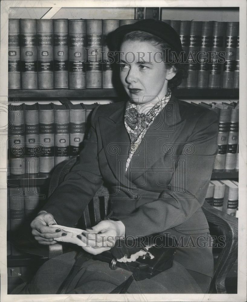 1949 Press Photo Mrs Virginai Stephenson Court Detroit