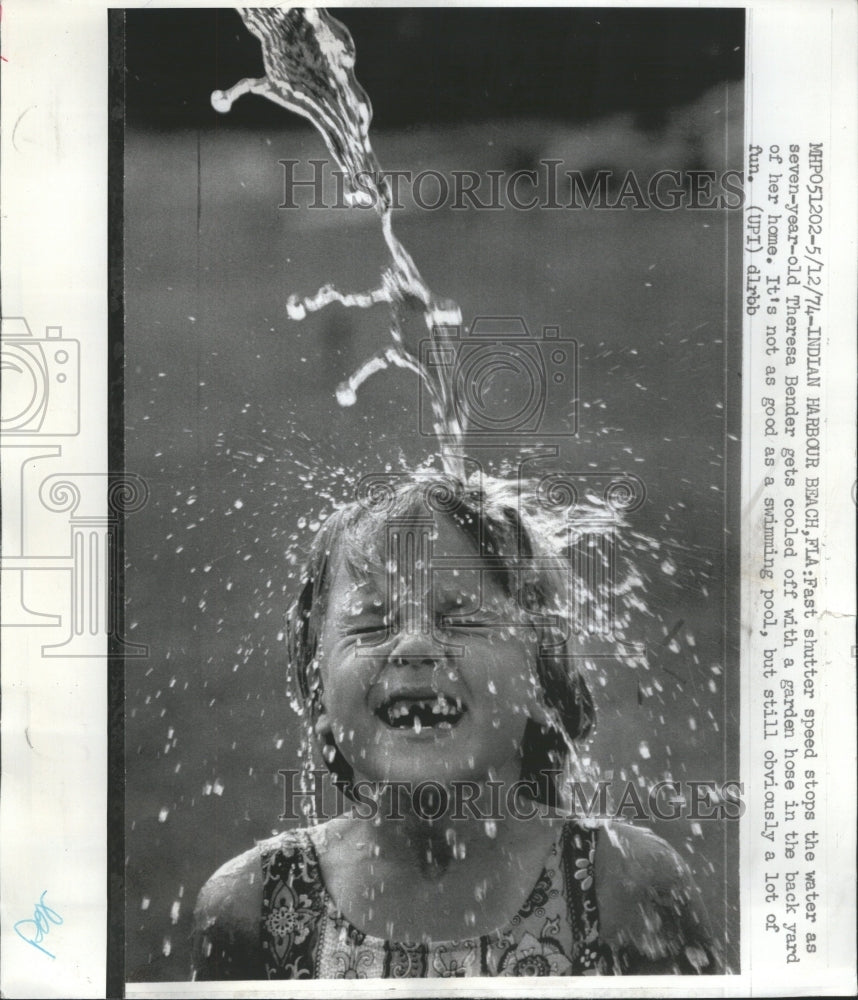 1974 Press Photo Fast Shutter Theresa Bender Garden Wat