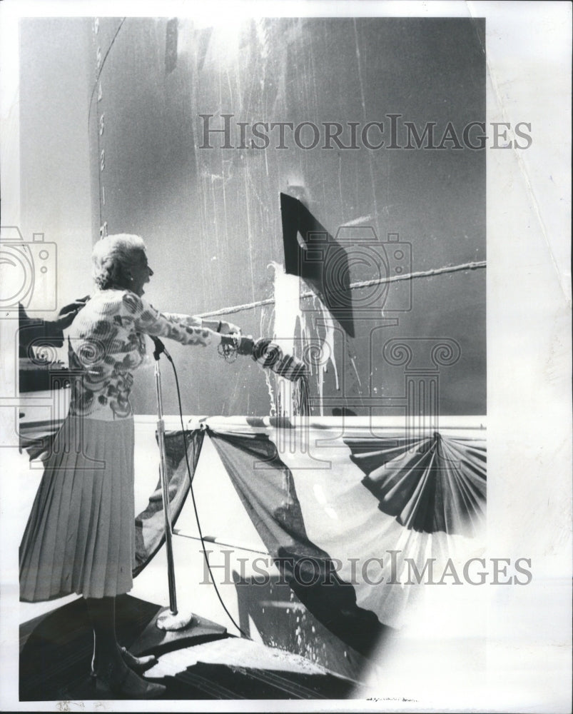 1979 Press Photo George Wife Bus