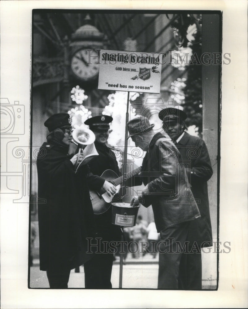 1975 Press Photo Salvation Army Christmas Fundraiser