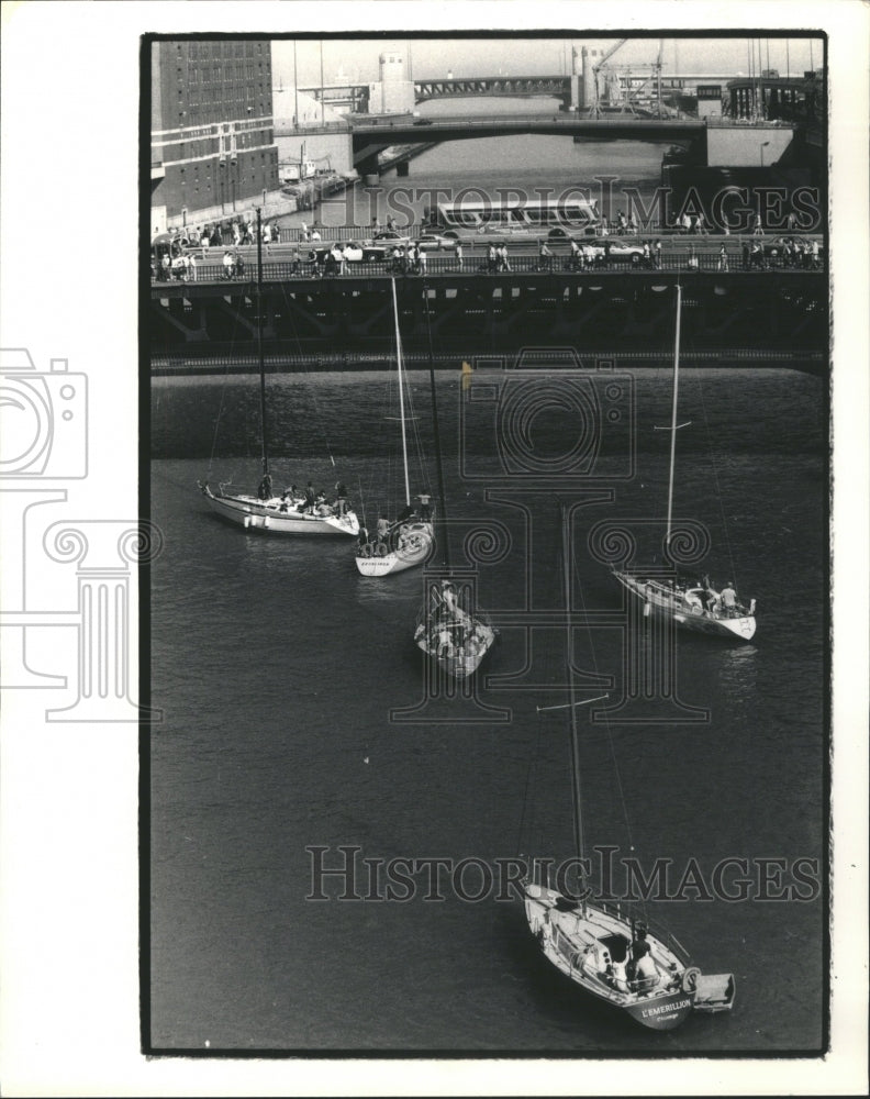 1987 Press Photo Sailboats Under Michigan St. Bridge