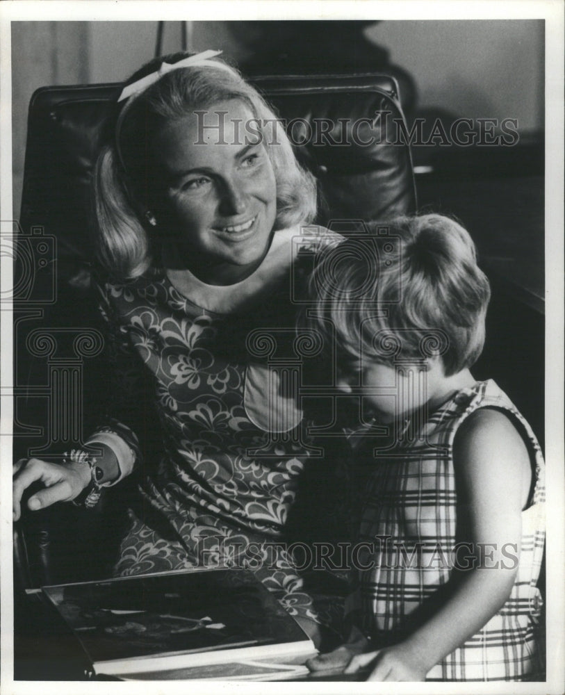 1974 Press Photo Mrs. Kevin White Wife of Boston Mayor