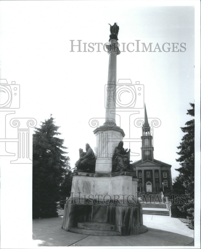 1990 Press Photo St.Mary of the Lake