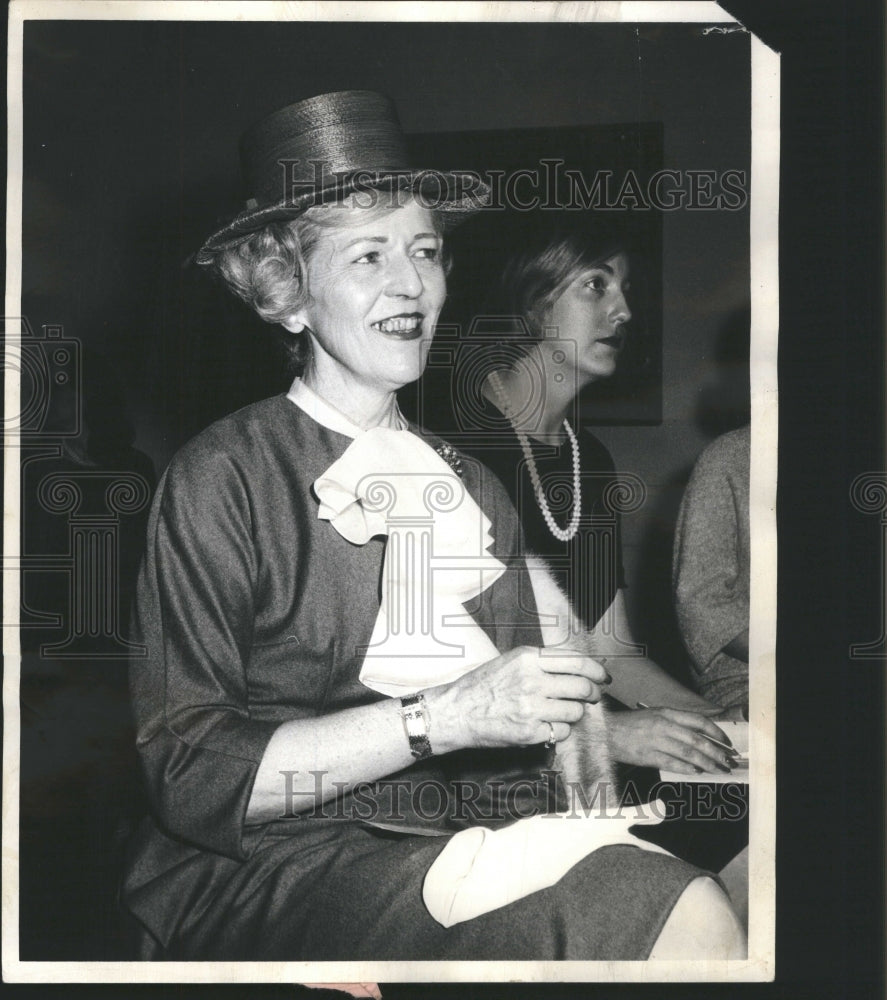 1963 Press Photo Mrs W Lydon Wild Art Institute Matador