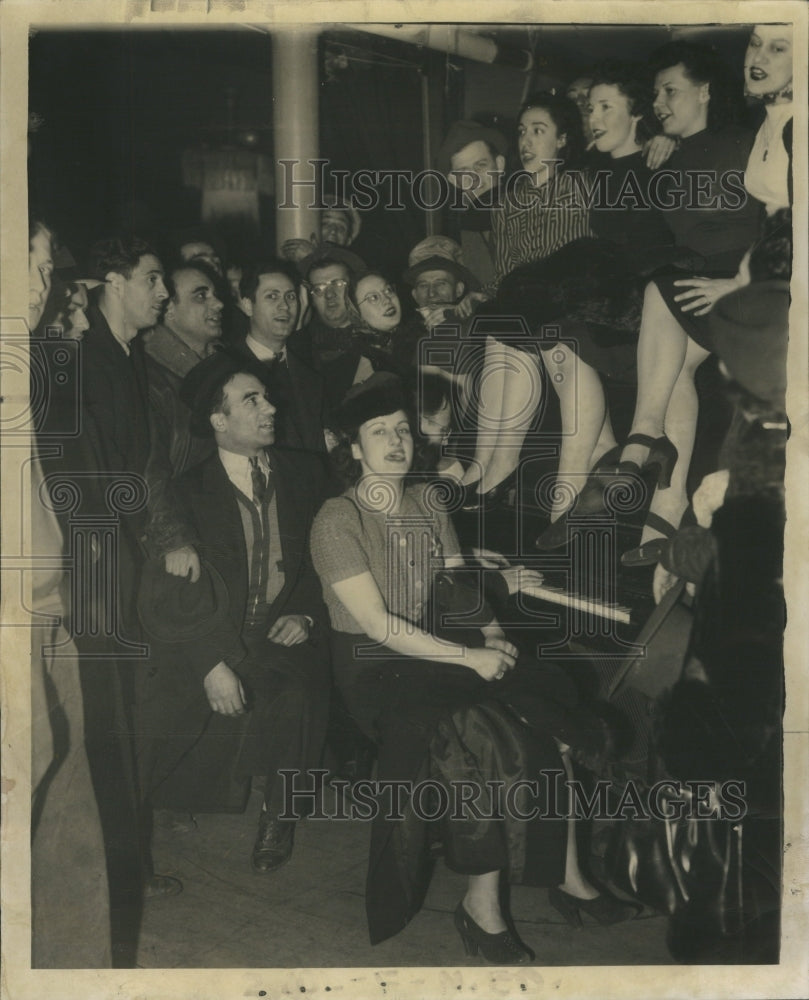 1941 Press Photo Striker Cuneo Press Plant