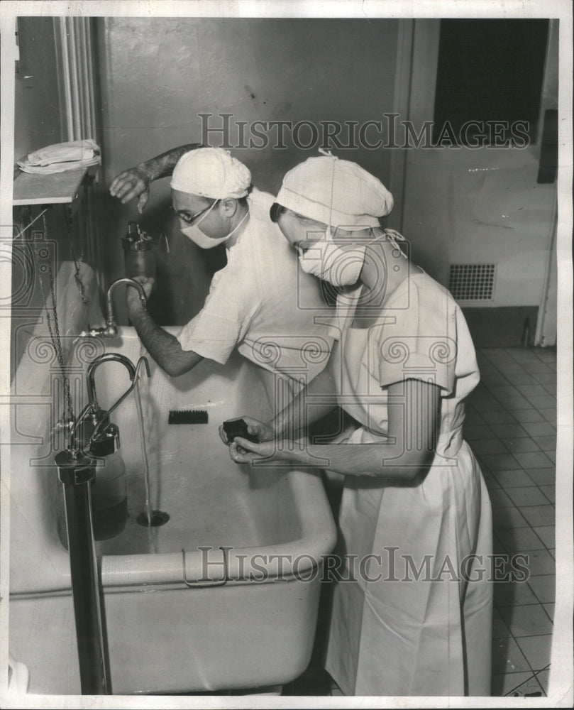 1956 Press Photo Dr Button A Russman Maridee Knipmeyer