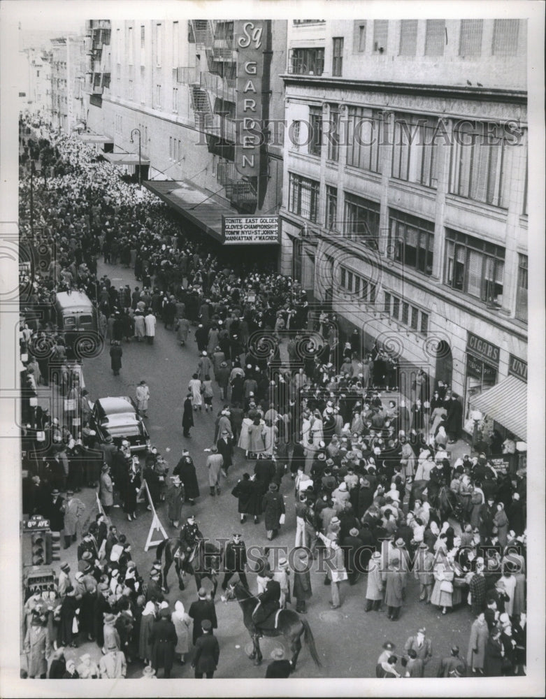 1958 Press Photo Strikers Madison Square Carden Rally