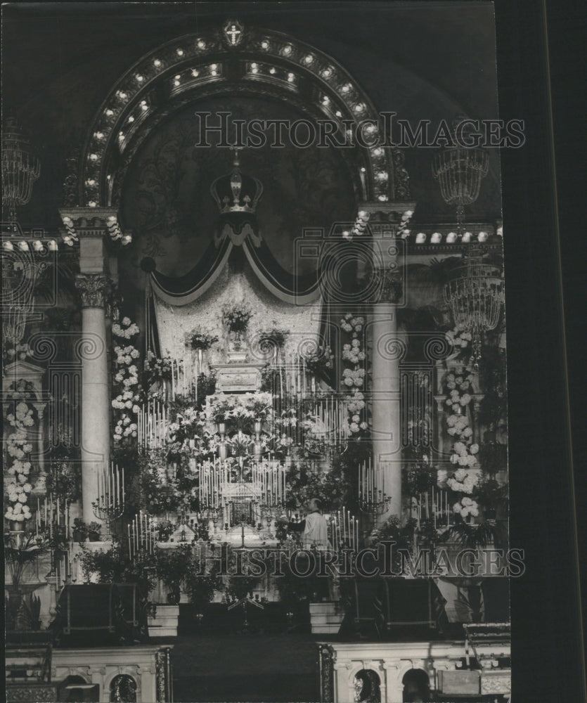 1940 Press Photo Notre Dame Church Altar Eucharist