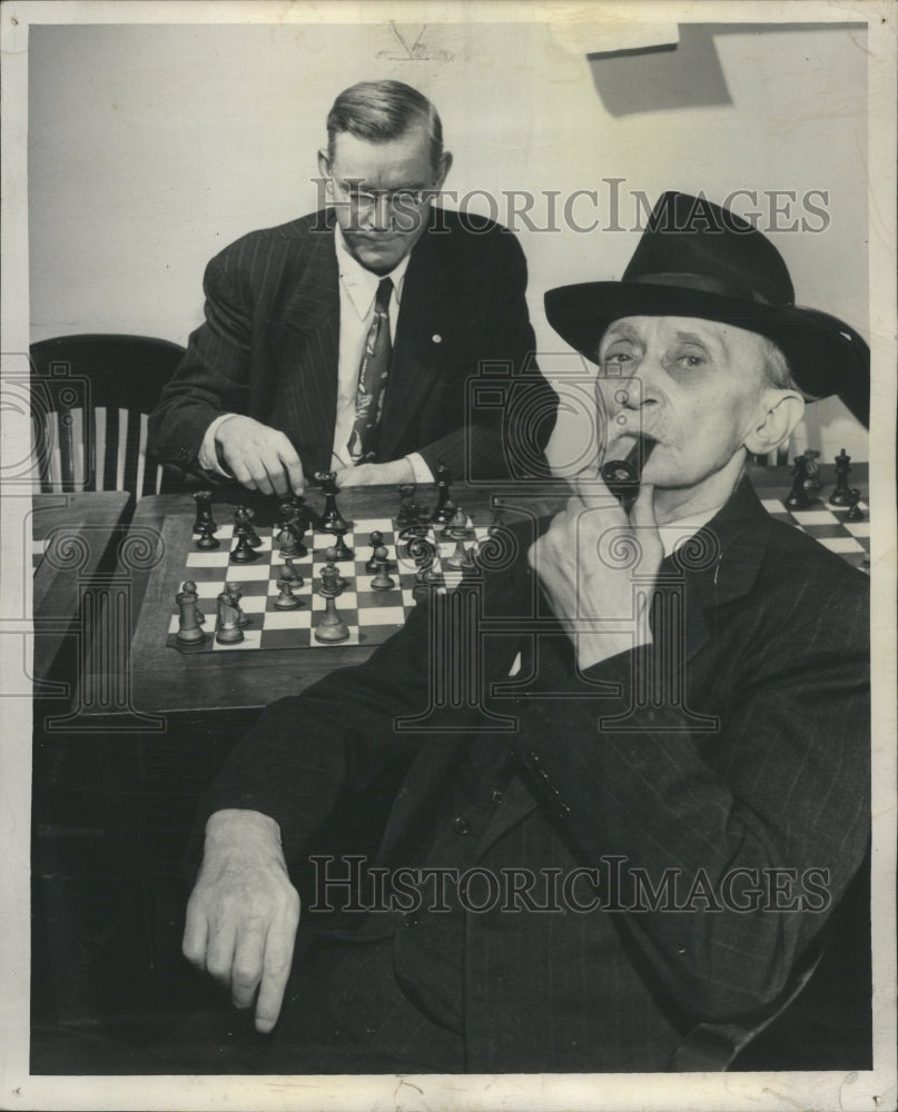 1947 Press Photo Edmund Mohan John Winter Ohio Board