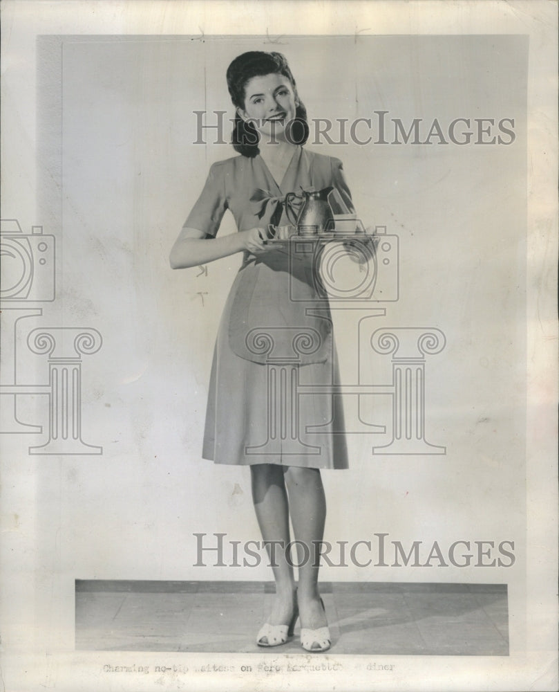 1947 Press Photo C and O Waitress Michiganders Chicago