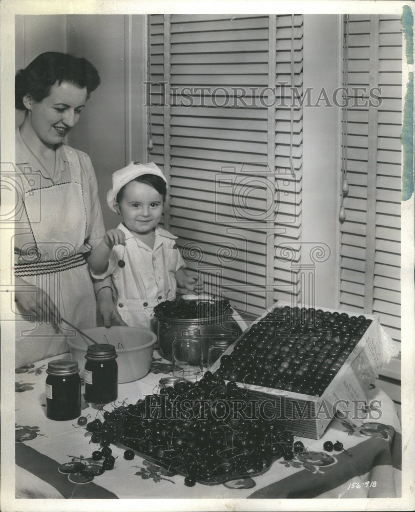 1949 Press Photo Genial Cherry Mother Luscious