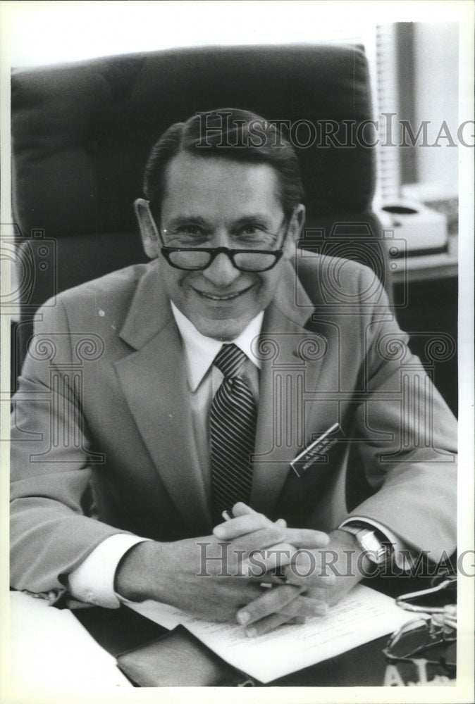 1965 Press Photo Arnold Widen Medical Director Office
