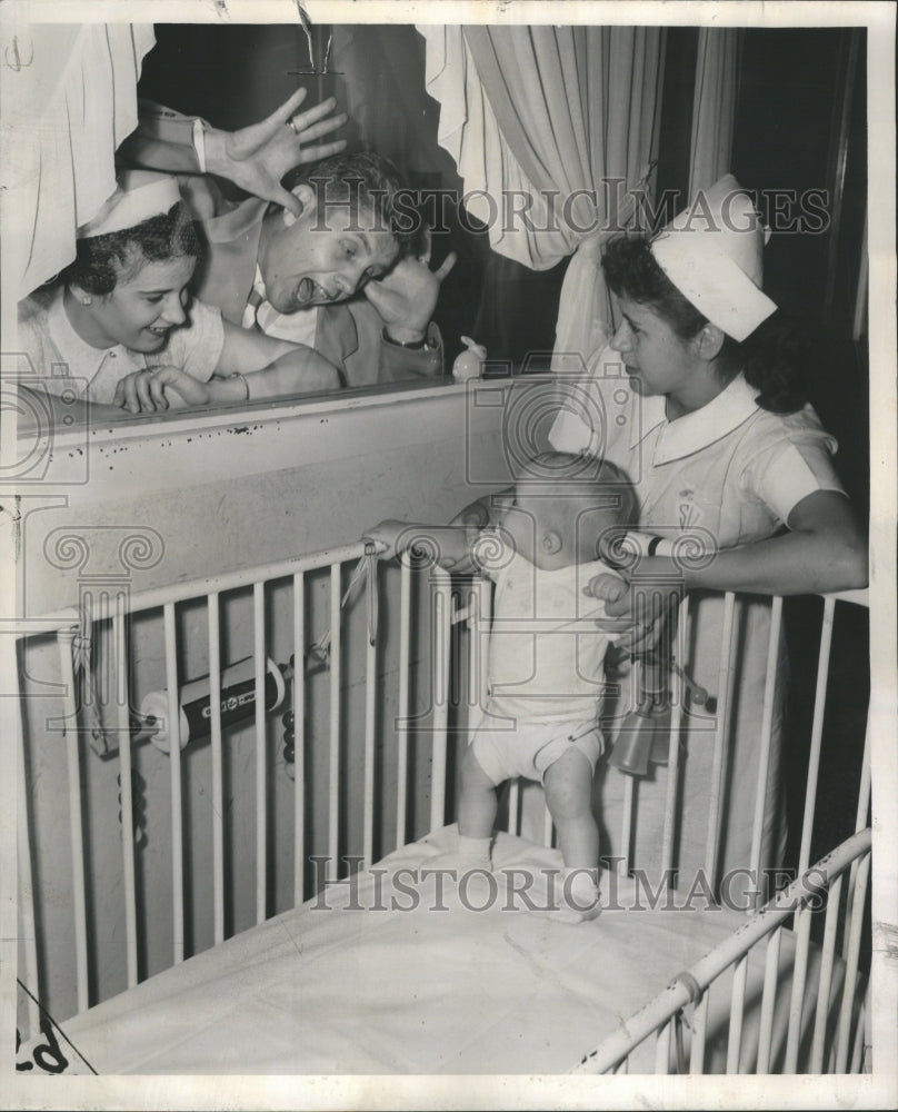 1953 Press Photo Mr Joseph Maziarz Baby Paul Jackie 11