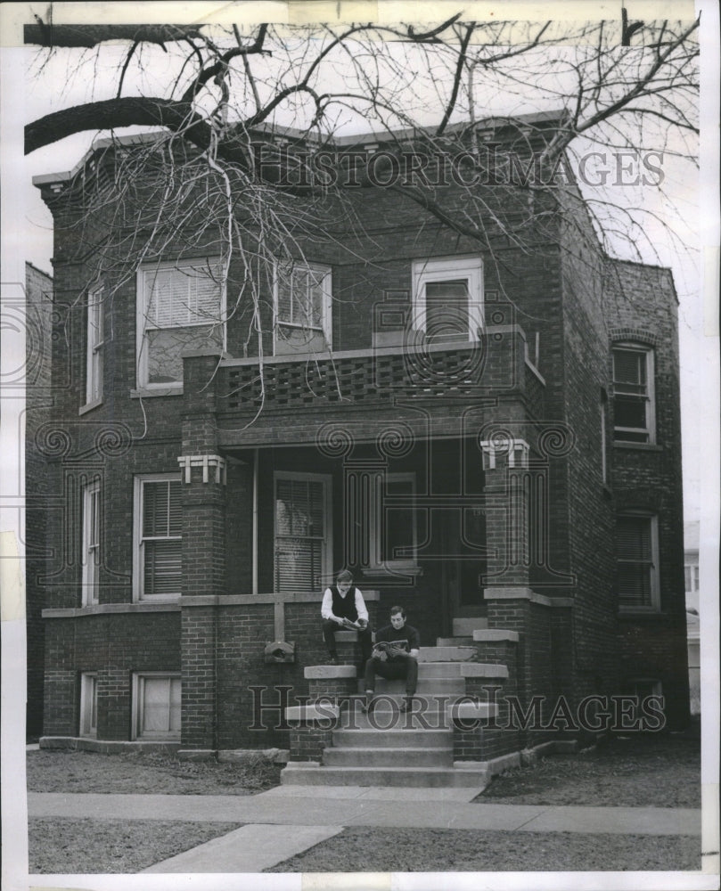 1968 Press Photo Brown Brick House Elmadale Negro Famil