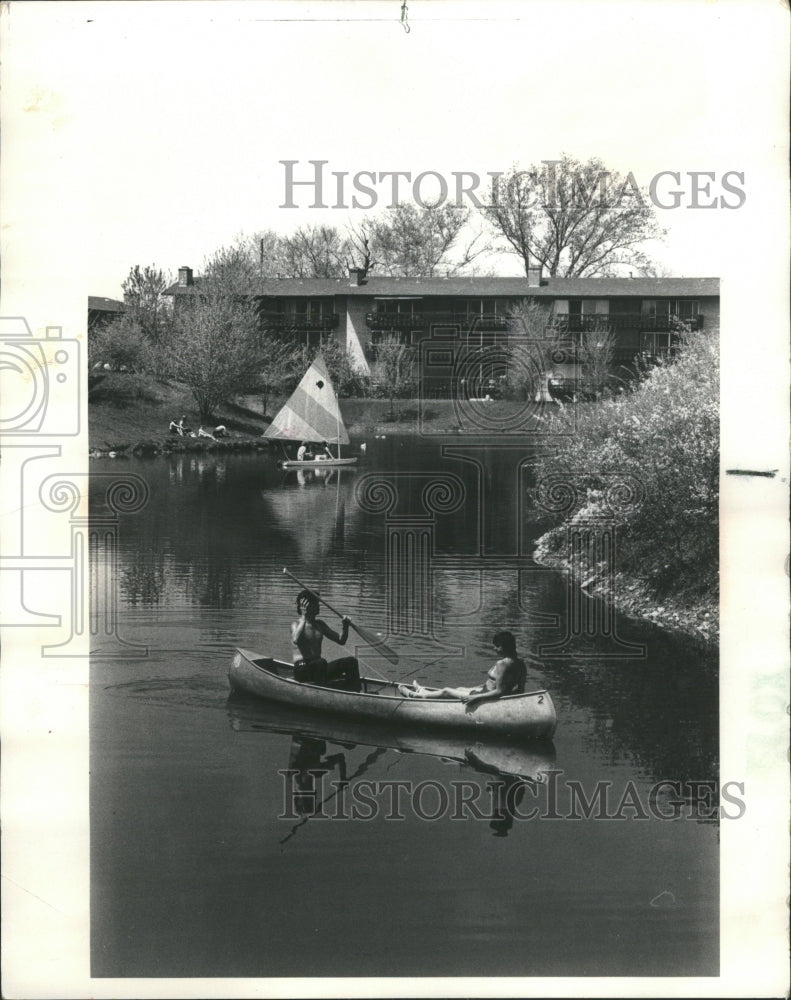 1975 Press Photo Four Lakes Village Water Ways Lisle