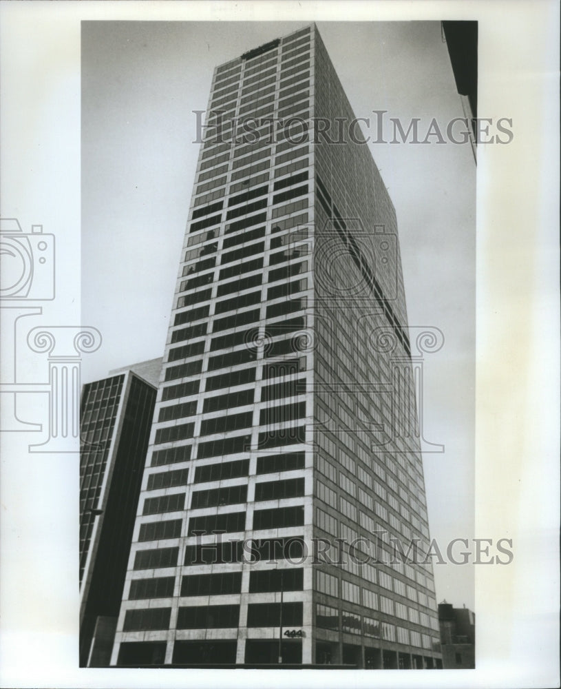 1976 Press Photo 444 N Mechigan Avenue Office Building