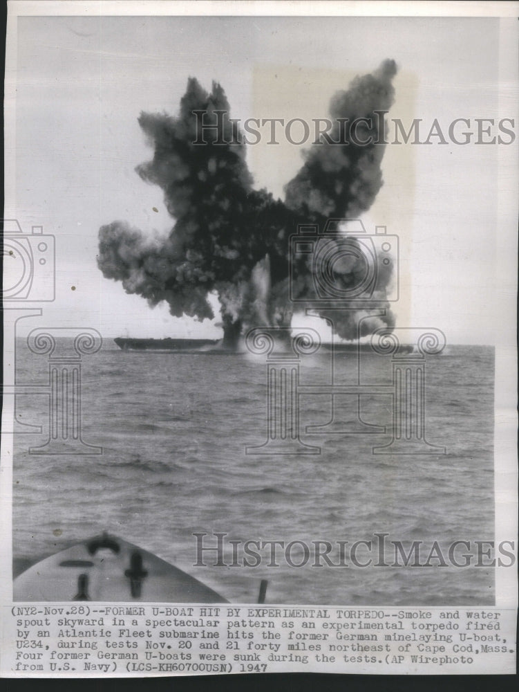 1947 Press Photo Atlantic Fleet Smoke Water Skyward