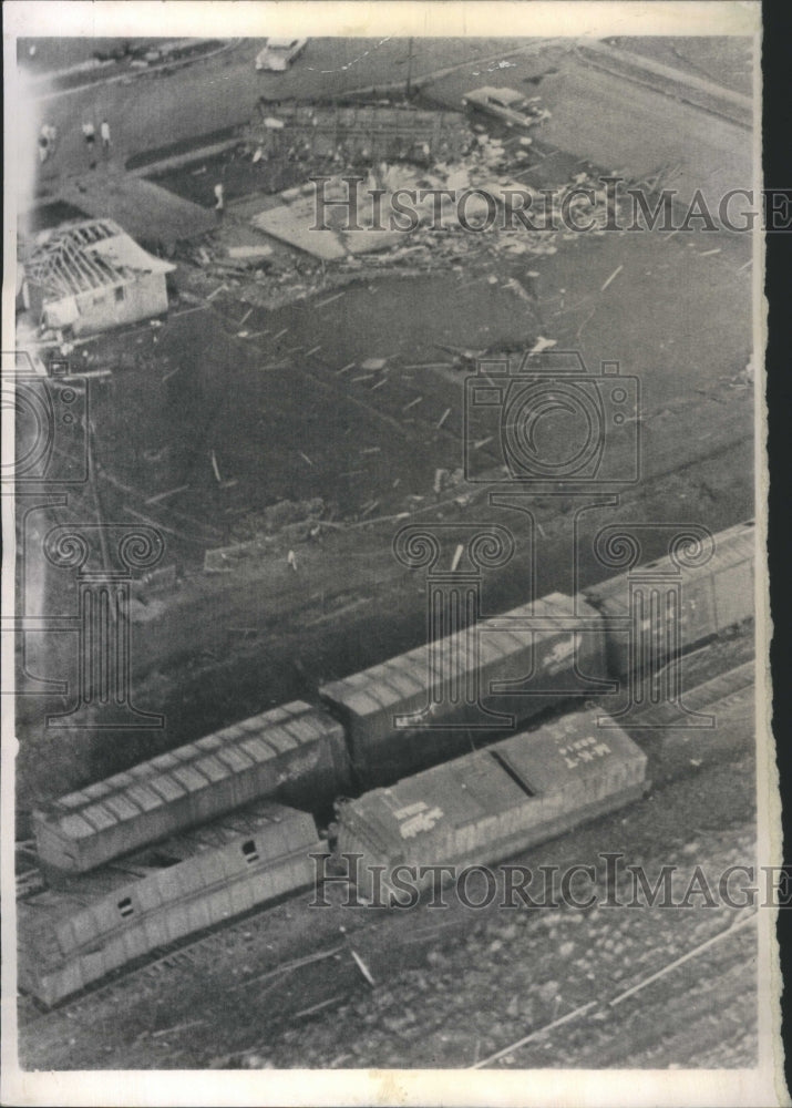 1964 Press Photo Tornado Struck Northwest Section Perso