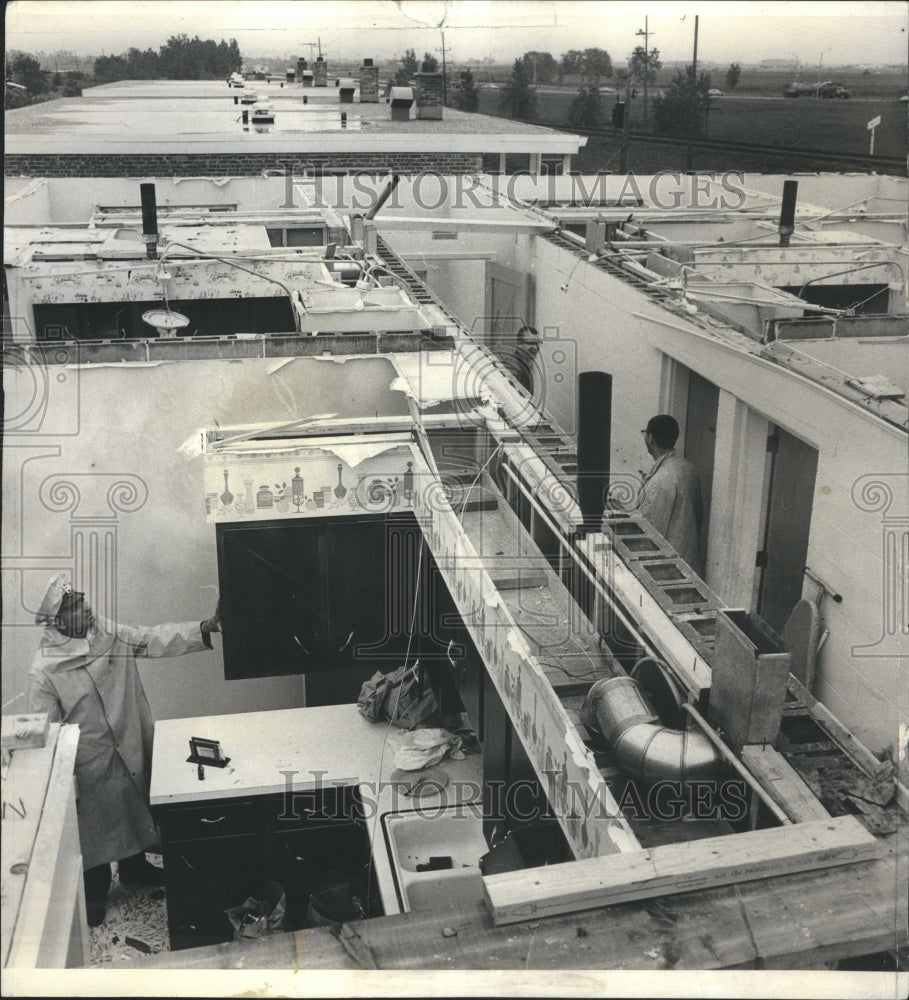 1965 Press Photo Tornadoes Kirchoff Rosemont Apartments