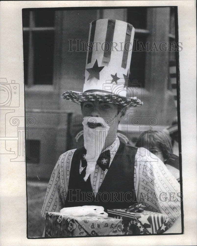 1976 Press Photo St Gertrude School Bicentennial parad