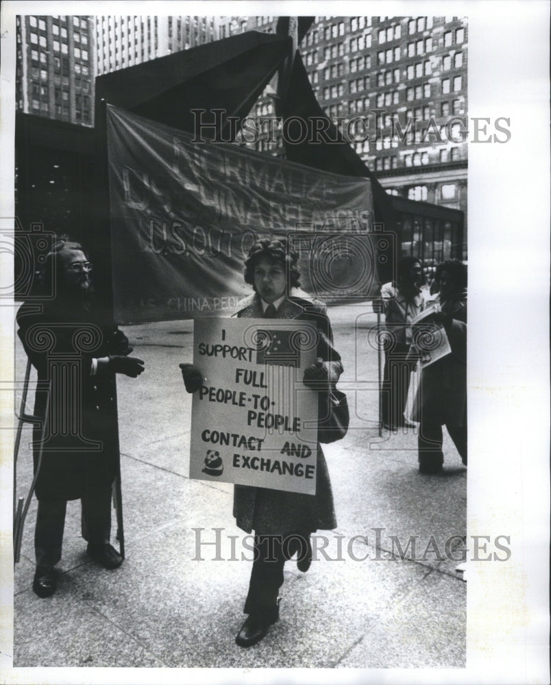 1977 Press Photo Support Relation China People U.S