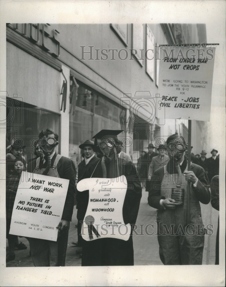 1940 Press Photo American Youth Congress costume placar