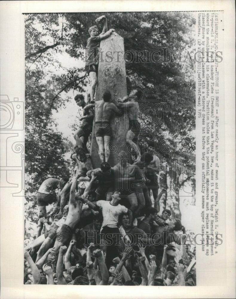 1976 Press Photo Dwight E.Crevelt Sweat Grease