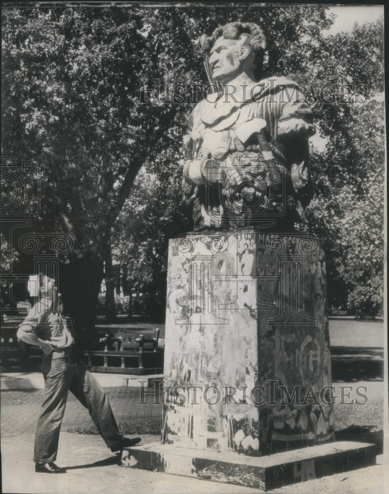 1945 Press Photo ANNAPOLIS: TECUMSEH GETS VICTORY PAINT