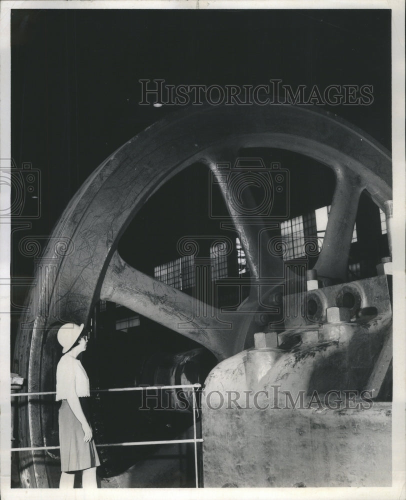 1966 Press Photo US Steels Janice Kalser South Work Uni