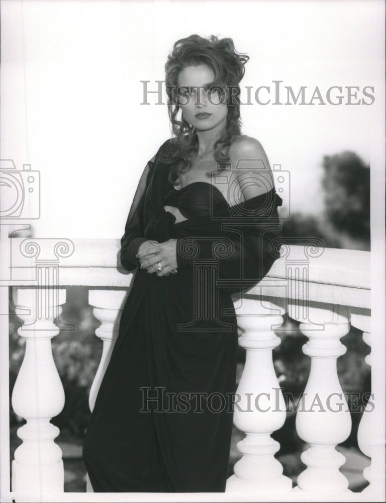 1985 Press Photo Nicollette Sheridan Actress Michael